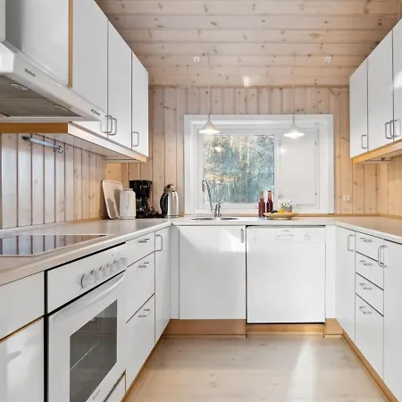 Holiday home Ellynor - 600m From The Sea In Bornholm By Interhome